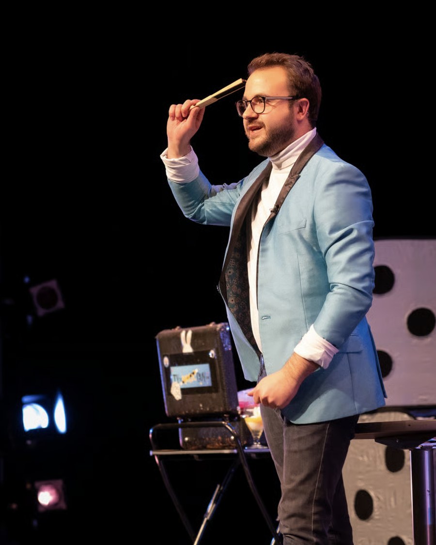 Gab Perreault, bilingual magician